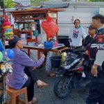 Samapta Polsek Mengwi Gelar Patroli Diaogis di Kawasan Pasar Desa Adat Mengwi