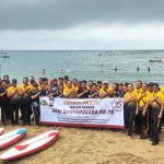 Sambut hari Bhayangkara Ke-78, Polsek Densel Gelar Bersih Pantai Dan Pelepasliaran Tukik Di Pantai Mertasari
