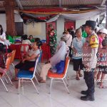 Bhabinkamtibmas Polsek Denbar Monitoring Pasar Murah dan Posyandu Didesa Binaan
