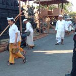 Sat Samapta Polres Badung Beri Rasa Aman Masyarakat Melakukan Persembahyangan Hari Raya Pagerwesi.
