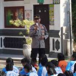 Kanit Binmas Polsek Denbar Beri Materi Kenakalan Remaja di MPLS SMP PGRI 3 Denpasar