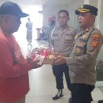 Kapolsek Mengwi Jenguk Keluarga Anggota Yang Sedang Sakit