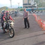 Polantas Polsek Benoa Berikan Kelancaran Pada Warga Pelabuhan Benoa.