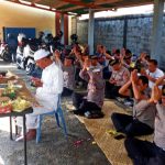 Hari Raya Tumpek Landep Polsek Mengwi Gelar Persembahyangan Bersama