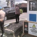 Kapolsek Mengwi Pantau Arus Lalulintas di Simpang Beringkit Mengwitani