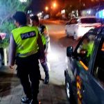 Sampaikan Himbauan Kamtibmas, Patroli Biru Polsek Abiansemal Sambangi Pedagang Kaki Lima