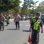 Sinergi Bhabinkamtibmas dan Babinsa Desa Dangri Kelod Atensi Upacara Pengabenan