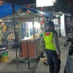 Upaya Preventif Polsek Abiansemal Menjaga Keamanan Dengan Sambangi Pasar Malam