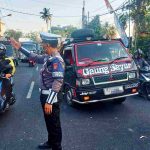 As Roda Patah, L300 Muatan Kelapa Mogok di Jalur Utama