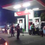 Cegah Kriminalitas Samapta Polsek Mengwi Gelar Blue Light Patrol Sambangi SPBU dan Pertokoan