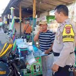 Gelar Patroli Sambang Dialogis, Bhabinkamtibmas Polsek Denbar Berikan Himbauan Kamtibmas