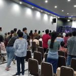Bhabinkamtibmas Desa Kesiman Petilan Amankan Kebaktian Minggu di Gereja Corner Stone