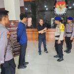 Pengamanan Kantor KPU dan Bawaslu Badung Jelang Pengundian Nomor Urut Paslon Pilkada 2024