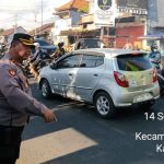 Kapolsek Abiansemal Turun Langsung Urai Kemacetan Di Simpang Mambal