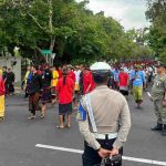 Polresta Pengamanan Pengundian Nomor Urut Paslon Pilkada Kota Denpasar di Kantor KPU Denpasar