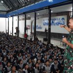 Ribuan Maba Undiknas Menerima Kuliah Umum Pangdam Zamroni