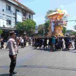 Kolaborasi Bhabinkamtibmas dan Pecalang Banjar Kehen: Amankan Upacara Ngaben