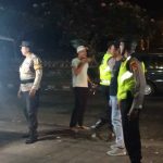 Pantau Pasar Senggol Blahkiuh, Personil Polsek Abiansemal Gelar Patroli Malam