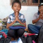 Perhatian Bhabinkamtibmas Kel. Kesiman: Anak Piatu Terima Bantuan Perlengkapan Sekolah
