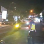 Personel Lantas Polsek Kuta Utara Urai Kepadatan Lalin Malam Hari Di Simpang Umalas