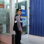 Jalin Dialogis Dengan Satpam Bank, Patroli Biru Polsek Abiansemal Titip Pesan Kamtibmas