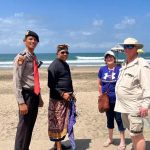 Beri Rasa Aman Wisatawan Asing, Personel Pamobvit Tingkatkan Patroli di Pantai Petitenget