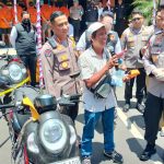 Senyum Bahagia Bpk Mokafi Motor Hilang Dikembalikan Kapolda Bali