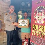 Polsek Dentim Peduli, Bagikan Sembako untuk Warga Kesiman Kertalangu