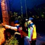 Kapolsek Dentim Pimpin Patroli Malam Minggu, Pastikan Keamanan Sampai Pagi Hari
