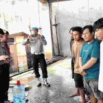 Hindari Konflik, Kapolsek Dentim Sampaikan Pesan Kamtibmas kepada Pekerja Proyek Di Padanggalak
