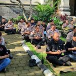 Polsek Kuta Selatan Gelar Apel Pimpinan dan Persembahyangan Bersama di Hari Purnama