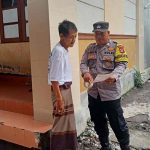 Antisipasi Curanmor, Bhabinkamtibmas Polsek Denpasar Barat Pasang Stiker Himbauan