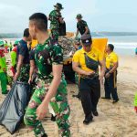 Aksi Sosial Bersih-Bersih Pantai Kedonganan, Polsek Kuta Bersinergi dengan TNI, Polri, dan Warga