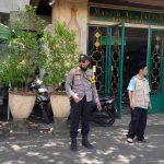 Bhabinkamtibmas Jimbaran Amankan Sholat Jumat di Masjid Al Fattah