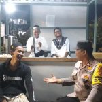 Bhabinkamtibmas Amankan Sholat Tarawih di Musholla Al Hidayah Goa Gong