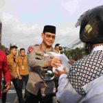 Polda Bali Bersama Media Bagikan Takjil, Wujud Sinergi di Bulan Ramadhan