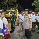 Ribuan Umat Hindu Gelar Upacara Melasti di Pantai Padanggalak, Polsek Dentim Pastikan Keamanan