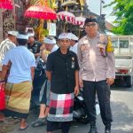 Bhabinkamtibmas Legian Bersama Pecalang Kawal Upacara Tawur Kesanga di Pura Desa Adat Legian