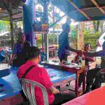 Bhabinkamtibmas Tuban Koordinasi dengan Driver Trans Tuban, Tekankan Keselamatan Berkendara Pasca Lebaran