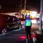 UKL Polsek Kuta Utara Bantu Urai Kepadatan Lalin Malam Hari Di Simpang Sunset Road.