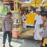 Jelang Piodalan, Kapolsek Denpasar Selatan Laksanakan Persembahyangan  dan Sambang ke Pura Dalem Sakenan