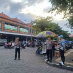 Kompol Adnyana T.J Pantau Arus Lalulintas di Barat Pasar Mengwi