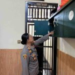 Kapolsek Benoa Geledah Ruang Tahanan.