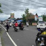 Gatur Sore Di Titik Padat, Polsek Abiansemal Upayakan Kelancaran Arus Kendaraan