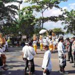 Sat Lantas Polres Klungkung Sinergi Unit Samapta Polsek Dawan Atensi Keagamaan di Pura Goa Lawah