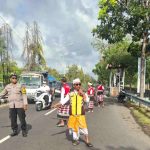 Polsek Denpasar Selatan Amankan Prosesi Ngayut di Pantai Sidakarya