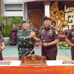 Pangdam IX/Udayana dan Kajati Pimpin Apel Gelar Pasukan Gabungan, Tegaskan Sinergi TNI-Kejaksaan di Bali Nusra