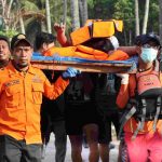 Tim SAR Gabungan Evakuasi 27 Penumpang Korban KMP Tunu Pratama Jaya  Tenggelam Di Perairan Selat Bali
