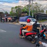 Tingkatkan Pelayanan, Polsek Abiansemal Rutin Gatur Lalin Sore Hari