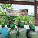 Polsek Abiansemal Gelar Jumat Curhat Bersama Petugas TPS3R Kebun Ampas Sari Desa Blahkiuh, Sosialisasikan Hotline 110 Polri